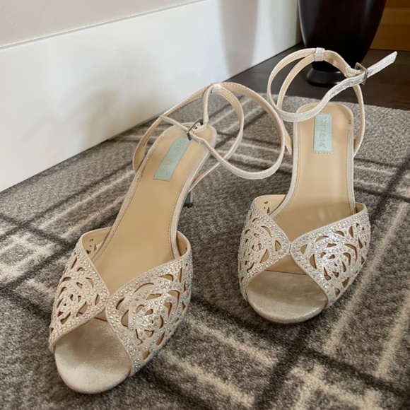 Betsey Johnson Shoes - Picture 5 of 6